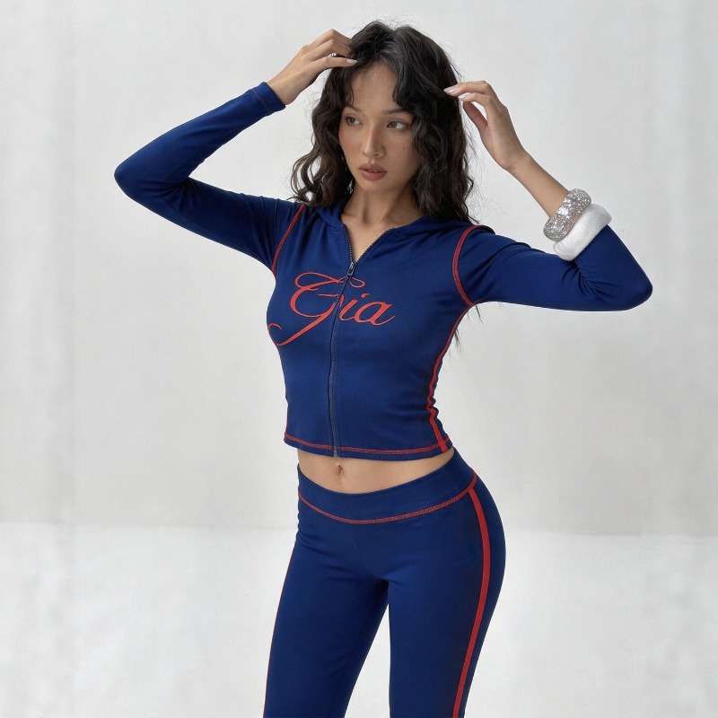 Dames trainingspak met letterp - Embroidery Online recensie en prijs